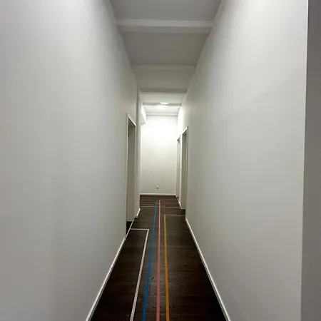 Classic Black Room In Vibrant Area 6